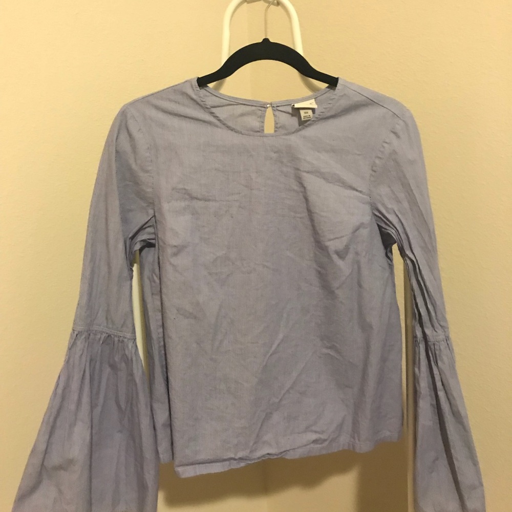 Bell sleeve top